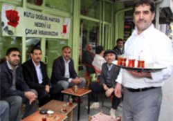 Kutlu Doğum'da esnaftan ikram yarışı