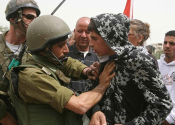 Yaralı Türk'ün başına ateş açıp öldüren İsrail askeri gördüm