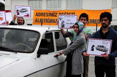 Renault'a binmeden başörtünüzü açınız!