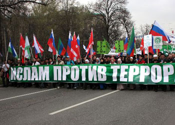 Moskova'da binlerce kişi etnik şiddeti protesto etti