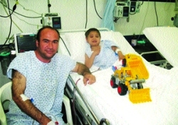 Oğluna 23 Nisan hediyesi olarak böbreğini verdi