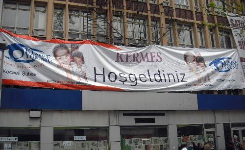 Kimse Yok Mu kermes açtı