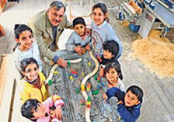 Süleymaniye'nin çocukları ahşapla oynuyor