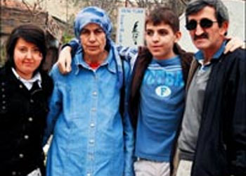 Baba oğluna, anne kızına böbreğini verdi