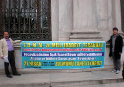 Hukukçular, e-muhtırayı lanetledi