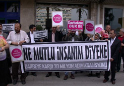 e-muhtıra İzmir'de protesto edildi