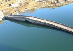 Tarihi Çeşnigir Köprüsü sular altında kaldı