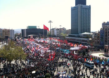 Ergenekon deşifre oldu işçiler Taksim'e çıktı