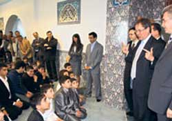 CDU, oy için camilere yöneldi