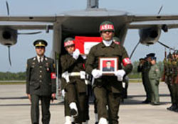 Doğduğundan beri babasını görmemiş