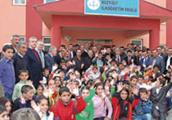 Okullaşma ile birlikte üniversiteye talep arttı