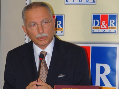 İhsanoğlu'nun Darülfünun'u okurlarla buluştu