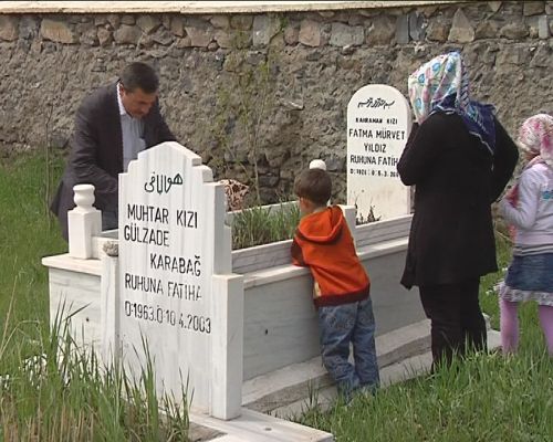 Kabir ziyaretleriyle de anneler unutulmadı