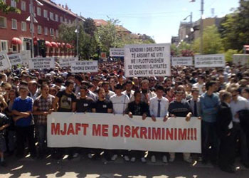 Kosova'da başörtüsü eylemi