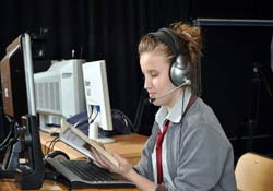 Görme engelliler için 20 bin sayfa seslendirdiler