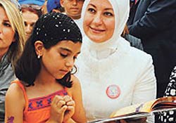 Manevî anneleri olarak evlatlarımla gurur duyuyorum