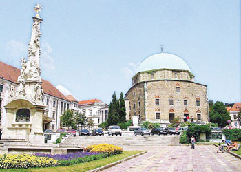 Osmanlı yadigarı Peç'te 400 yıl sonra ezan sesi