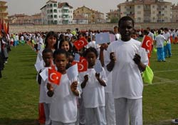 Validen mültecilere örnek uygulama