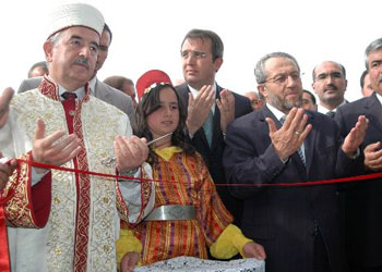 Camiler dayanışma kardeşlik yeridir