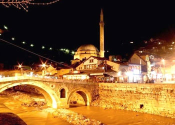 Kosova'da Camiler cemaate dar geliyor