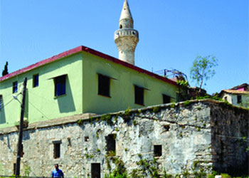 Altı kilise, üstü cami