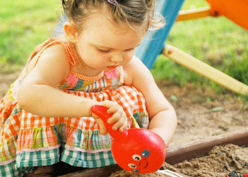 Yazın çocuklara en iyi ilaç toprak