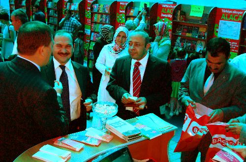 Alaca'da kitap fuarı açıldı