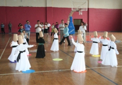 Öğrencilerden sema gösterisi