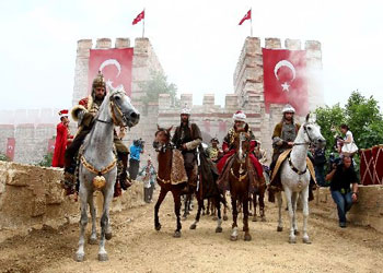 557 yıl sonra Fatih yine surlar önünde!