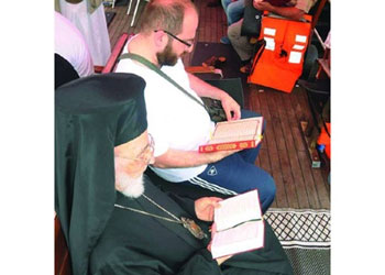 Başpiskopusun namazdaki gözyaşları