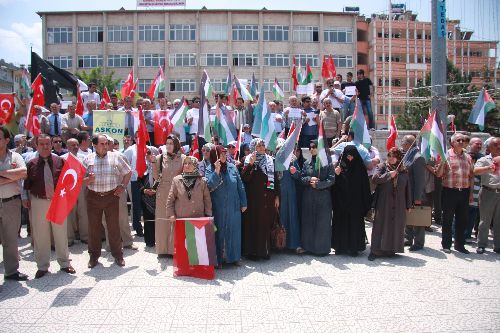 Burdur'da STK'lar İsrail'in saldırısını protesto etti