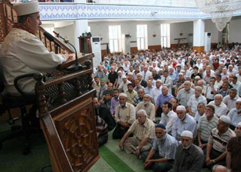 Din hizmetini camiye hapsedemeyiz