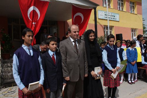 En çok kitap okuyan öğrenciler ödüllendirildi