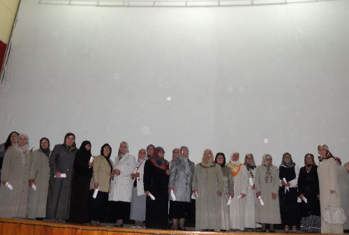 Kur'an Kursu'nu bitirenlere törenle sertifikaları verildi