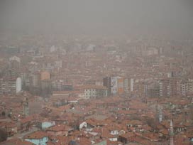 Cizre'de toz bulutu hayatı olumsuz etkiledi