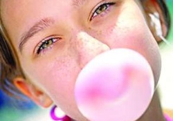 Yüz felcine karşı sakız çiğneyin