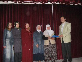 83 yaşında Kur'an okumayı öğrendi