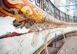 Cami sıvasının altında çiniler çıktı