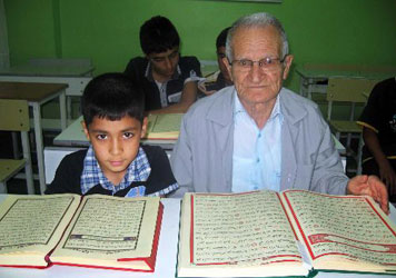 Suluova'da 78 yaşında bir kitap kurdu