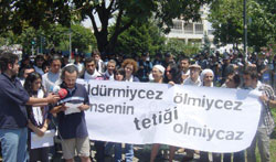 Vicdani retçilerden orduevi önünde eylem