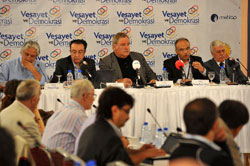 'Asker, vesayetini yüksek yargı üzerinden yürütüyor'