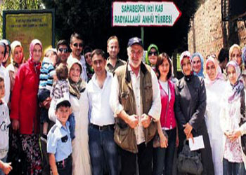 8.5 km. karede dinlerin kardeşliği