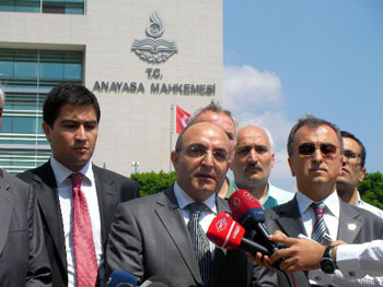Millet, 'anayasa davası'na müdahil olmak istiyor
