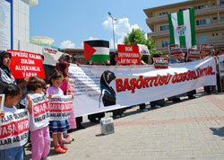 Başörtüsü yasağı protesto edildi