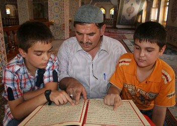 İki saatte Kur'an okumayı öğrendiler