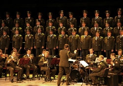 Rus askeri sanatçılardan İstiklal Marşı jesti