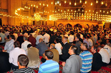 Miraç Gecesi'nde eller semaya kalktı