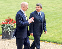 Türkiye hem Doğu'da hem Batı'da