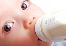 Bebeklerin biberonla uyumasını engelleyin