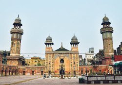 Türk camisi Vezir Han eşsiz çinileriyle büyülüyor